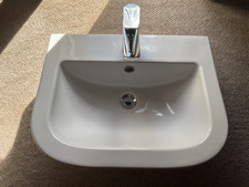 Villeroy & Boch D shaped Washbasin 550mm Ex Display