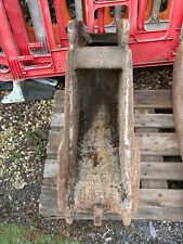 EXCAVATOR GENERAL PURPOSE DIGGER BUCKET (FORD?) 37mm PINS/ 300mm WIDE