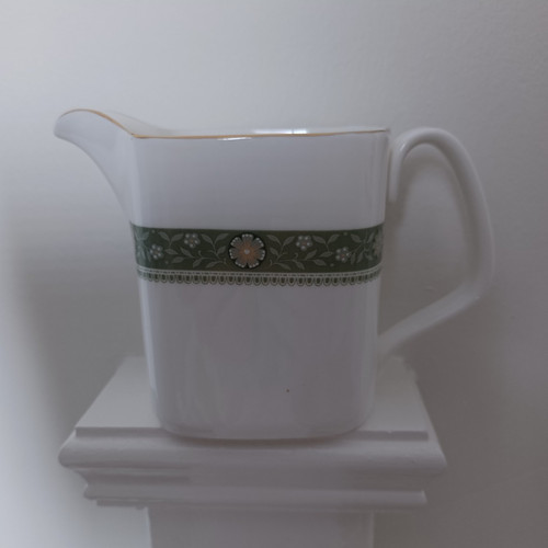 Royal doulton bone china - royal,