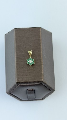 Emerald and diamond 9ct - 9ct, gold