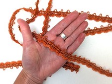 Scalloped upholstery trim gimp