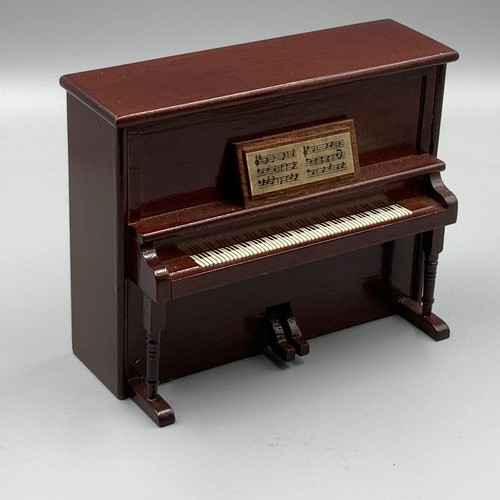 Dolls house miniature - house, 1:12