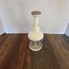 The Pampered Chef Food Chopper