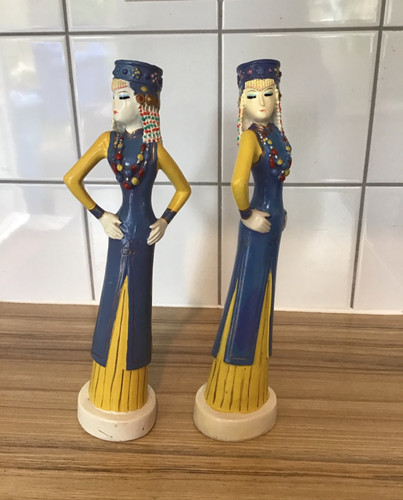 Pair figurines in - pair, of