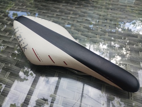Fizik arione saddle - r3,