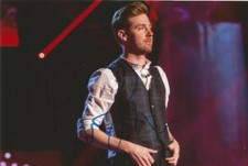 KAISER CHIEFS/THE VOICE UK* RICKY WILSON SIGNED 6x4 ACTION PHOTO+COA