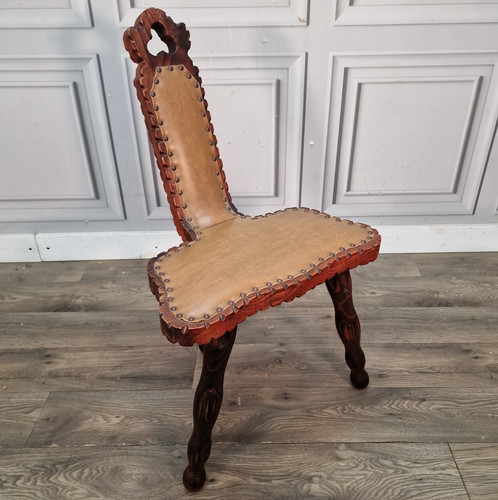 Vintage tripod birthing - tripod, chair