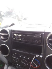 PIONEER DEH-1300  STEREO RADIO