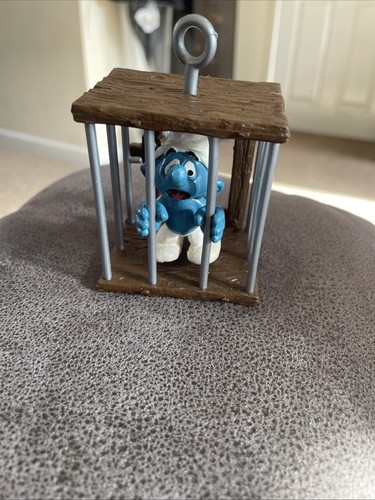 Smurf jail with key box - in,