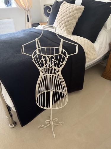 Cream shabby chic style - cream,