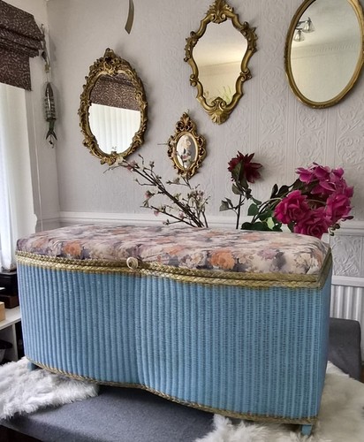 Vintage retro lloyd loom style - vintage,
