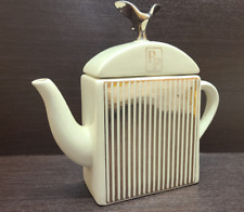 Rolls Royce Grill Looking