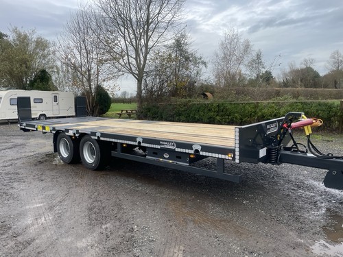 Low loader tractor - low,