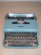 Olivetti Lettera 22 Vintage Typewriter Made In Glasgow UK Working