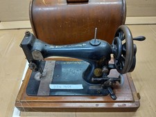 SINGER Antique Sewing Machine