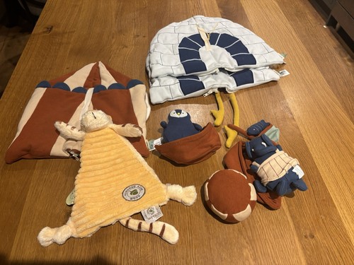 Trixie puppets including igloo - puppets,