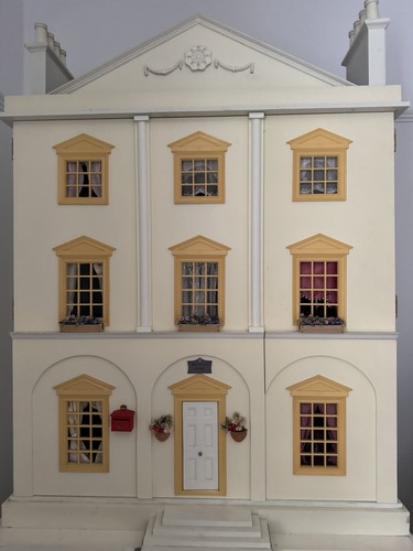 Dollshouse scale large - scale,