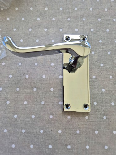Howdens door handles inc 1 - door,