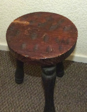 VINTAGE FRENCH RUSTIC BRUTALIST STYLE TRIPOD MILKING STOOL/SIDE TABLE