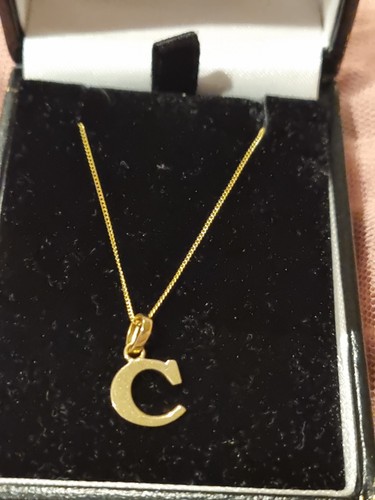9ct yellow gold initial - yellow,