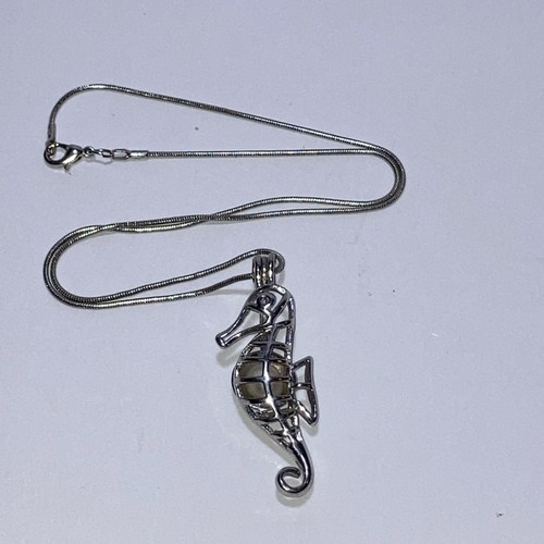 Silver tone seahorse pendant - silver,