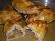 Puff pastry Beef & vegetable pasties x 4 -Wilson's family bakery