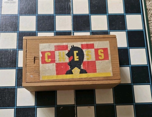 Vintage wooden chess box - wooden,