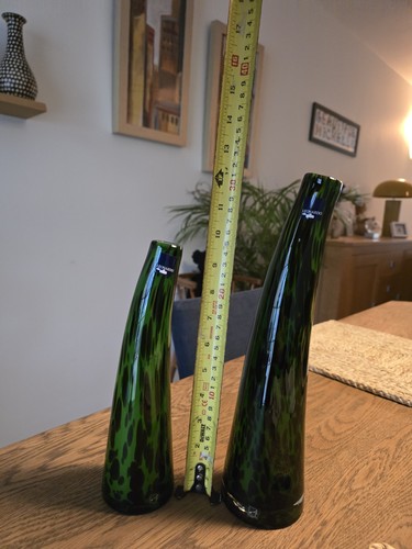 Green and black - black, vases