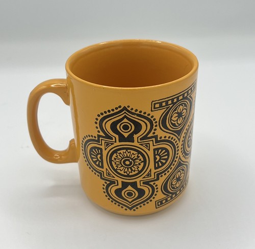 Retro mug yellow black - yellow,