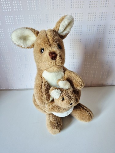 Kangaroo with joey pouch - with,