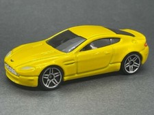 HOT WHEELS ASTON MARTIN V8