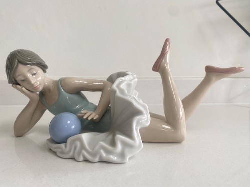 Nao ballerina with ball - nao,