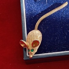 Gold Tone Green Eyed Mouse Articulated Tail Brooch
