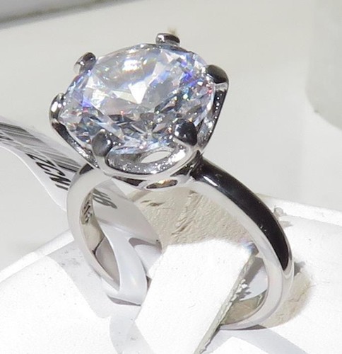 Ladies solitaire ring - , cz