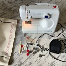 Fabulous Vintage Frister + Rossmann EURO Special Sewing Machine 17 Stitch 