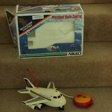 VINTAGE NIKKO  SINGAPORE AIRLINES PRE SCHOOL RADIO CONTROL PLANE-SEE PHOTOGRAPHS