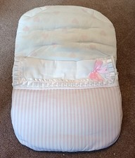 Babys  Cosytoes universal fit