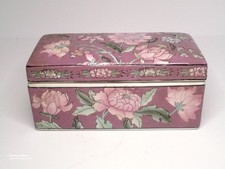 Antique Chinese Qianlong Trinket Porcelain Box