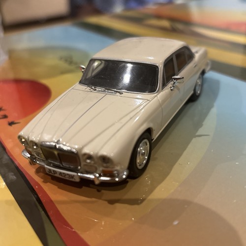 Vanguards lledo jaguar - vanguards,