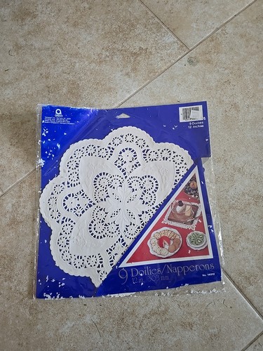 Vintage amscan paper doilies - doilies,