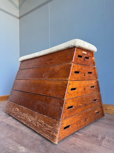 Vintage lodge wooden - wooden, gym