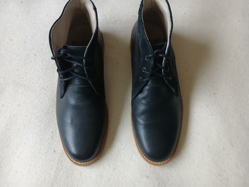 Men ask the - the, shoes