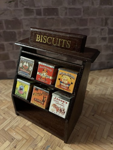 Dolls house scale - dolls,