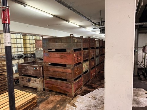 Steel stackable pallet - pallet, box