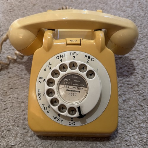 Vintage 1966 cream yellow bt - cream/,