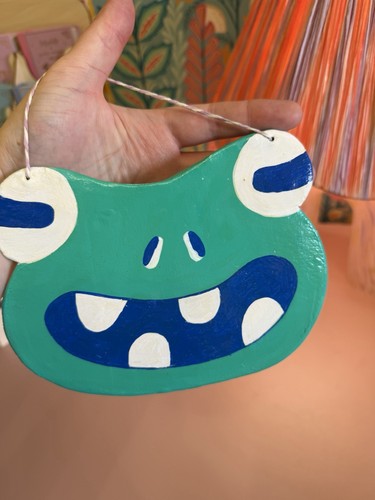 Soaf frog hand - soaf, clay