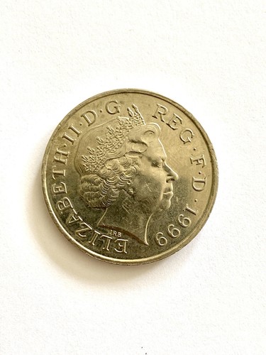 Queen elizabeth 5 coin - elizabeth, ii