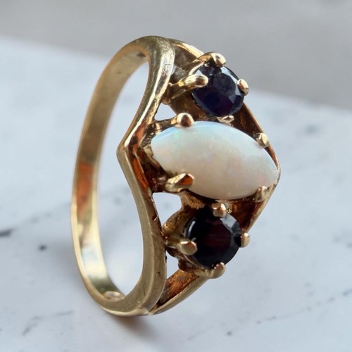 Beautiful 9ct gold hallmarked