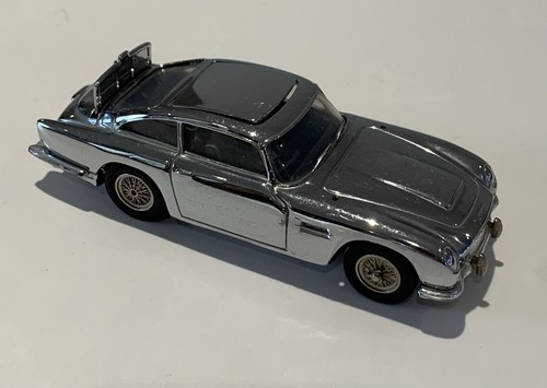 Corgi james bond 007 - 1:36,
