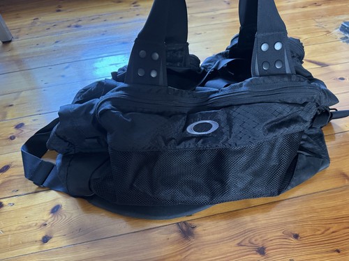 Oakley medium duffle bag - oakley,